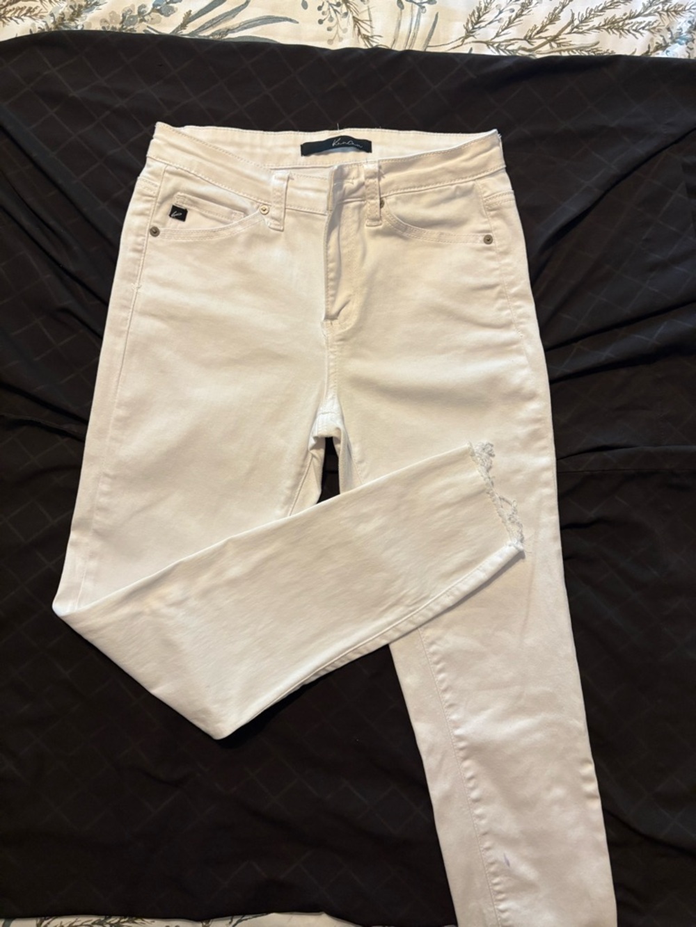 KanCan White Skinny Jeans with Subtle Fray